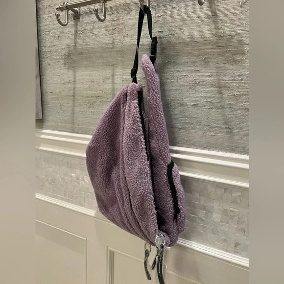 NWT new FREE PEOPLE overachiever Sherpa sling bag lavender purple fuzzy teddy - Picture 7 of 17